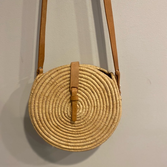 French Baskets Rose Round Crossbody Straw Bag Leather Trim - Picture 4 of 7